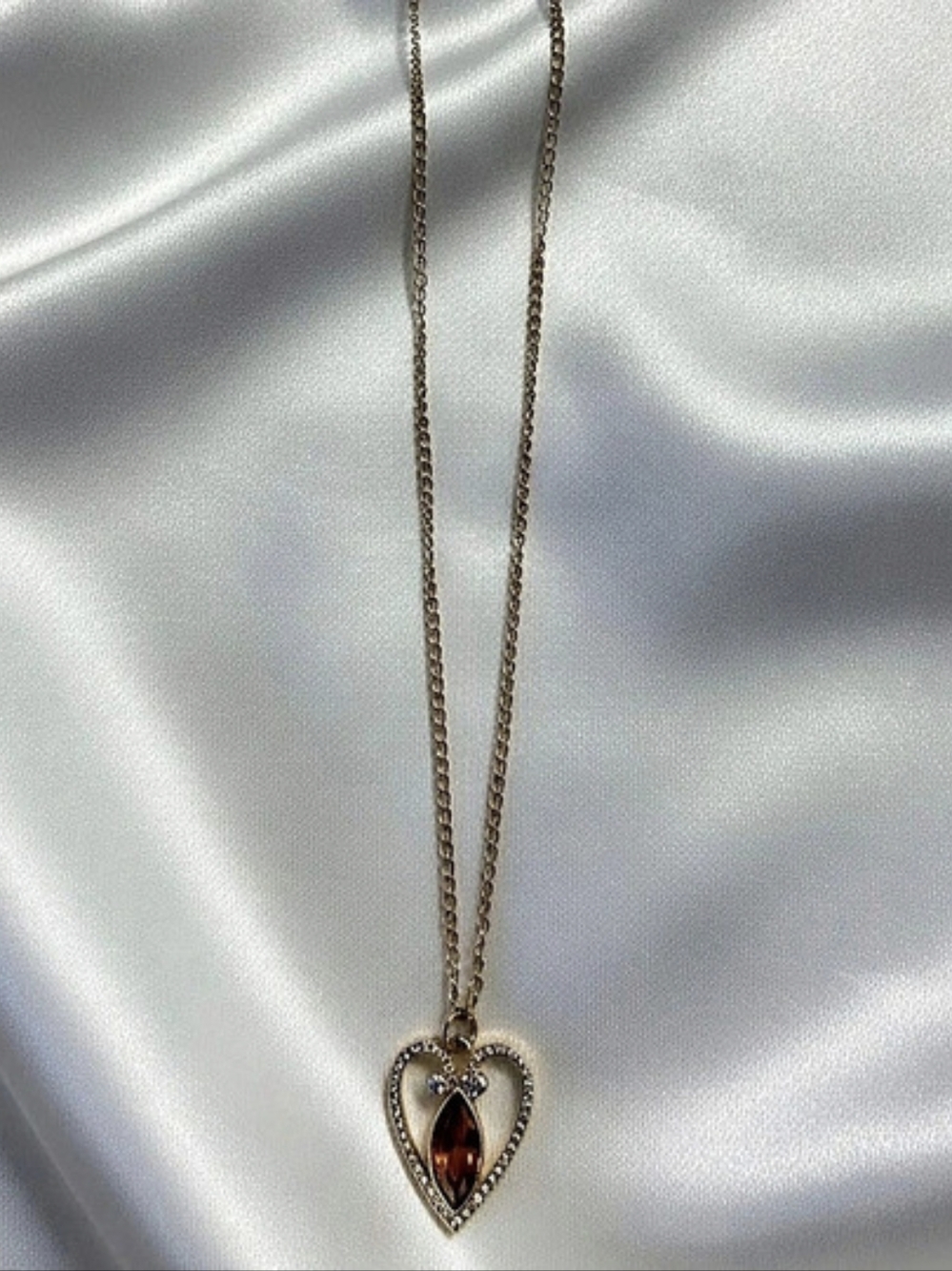 VIntage Avon Heart Pendant Necklace in Gold